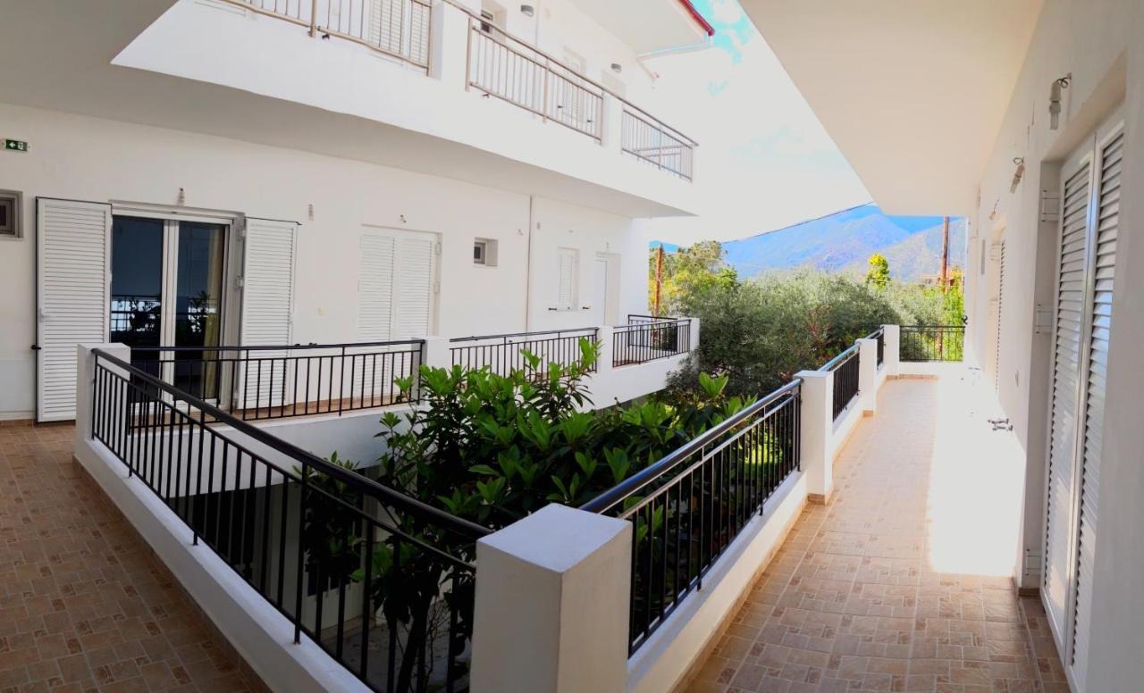 Ενοικιαζόμενα Δωμάτια Γεωργία Σταμούλου Rovies Exterior photo